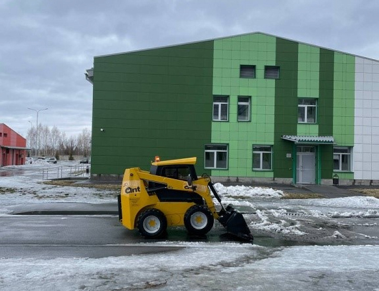 Настала долгожданная весна, снег уже тает, а это значит, что пора приводить территорию в порядок!